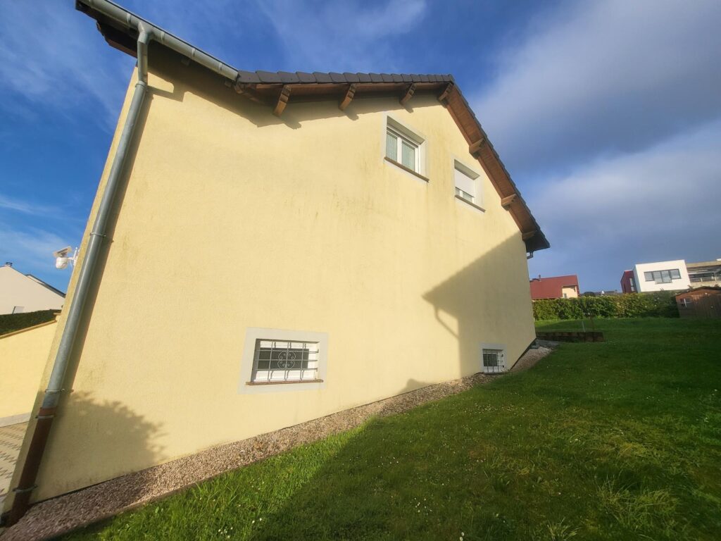 rénovation maison Moselle Sarreguemines - isolation combles Moselle Forbach - travaux toiture Moselle Thionville - couverture toiture zinc Moselle Metz - traitement humidité bâtiment Moselle Sarreguemines - étanchéité toiture Moselle Forbach - pose Velux Moselle Thionville - traitement charpente Moselle Metz - traitement façade et ravalement Moselle Sarreguemines - gouttières zinguerie Moselle Forbach - réparation toiture dégâts infiltration Moselle Thionville - démoussage toiture Moselle Metz - artisan rénovation local Moselle Sarreguemines - avis clients rénovation Moselle Forbach - chantier rénovation avant-après Moselle Thionville - devis rénovation maison Moselle Metz - expert rénovation thermique Moselle Sarreguemines - isolation laine soufflée Moselle Forbach - étanchéité membrane toiture Moselle Thionville