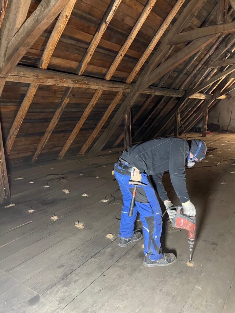 rénovation maison Moselle Sarreguemines - isolation combles Moselle Forbach - travaux toiture Moselle Thionville - couverture toiture zinc Moselle Metz - traitement humidité bâtiment Moselle Sarreguemines - étanchéité toiture Moselle Forbach - pose Velux Moselle Thionville - traitement charpente Moselle Metz - traitement façade et ravalement Moselle Sarreguemines - gouttières zinguerie Moselle Forbach - réparation toiture dégâts infiltration Moselle Thionville - démoussage toiture Moselle Metz - artisan rénovation local Moselle Sarreguemines - avis clients rénovation Moselle Forbach - chantier rénovation avant-après Moselle Thionville - devis rénovation maison Moselle Metz - expert rénovation thermique Moselle Sarreguemines - isolation laine soufflée Moselle Forbach - étanchéité membrane toiture Moselle Thionville