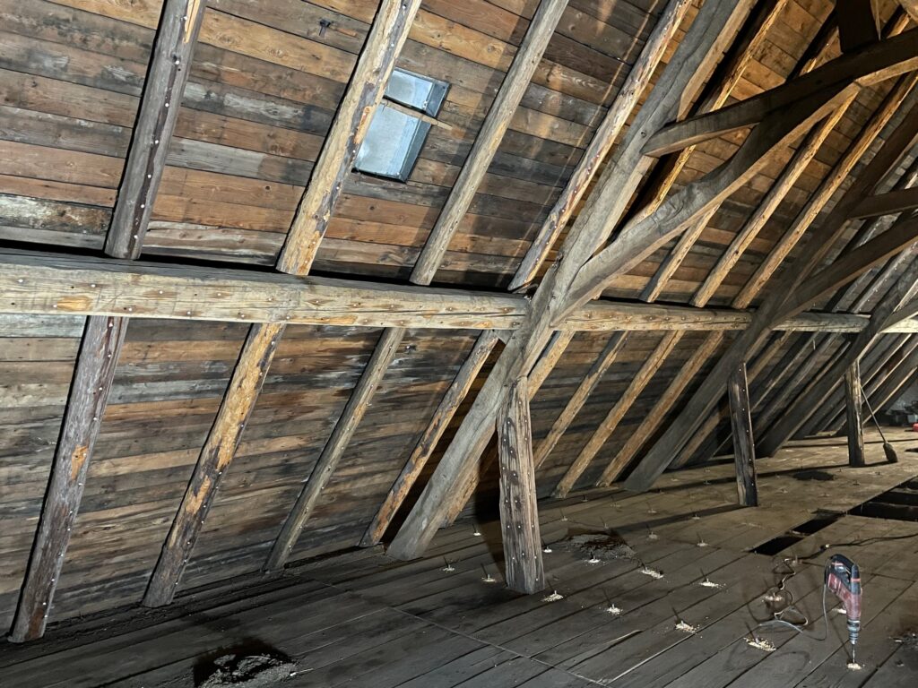 rénovation maison Moselle Sarreguemines - isolation combles Moselle Forbach - travaux toiture Moselle Thionville - couverture toiture zinc Moselle Metz - traitement humidité bâtiment Moselle Sarreguemines - étanchéité toiture Moselle Forbach - pose Velux Moselle Thionville - traitement charpente Moselle Metz - traitement façade et ravalement Moselle Sarreguemines - gouttières zinguerie Moselle Forbach - réparation toiture dégâts infiltration Moselle Thionville - démoussage toiture Moselle Metz - artisan rénovation local Moselle Sarreguemines - avis clients rénovation Moselle Forbach - chantier rénovation avant-après Moselle Thionville - devis rénovation maison Moselle Metz - expert rénovation thermique Moselle Sarreguemines - isolation laine soufflée Moselle Forbach - étanchéité membrane toiture Moselle Thionville